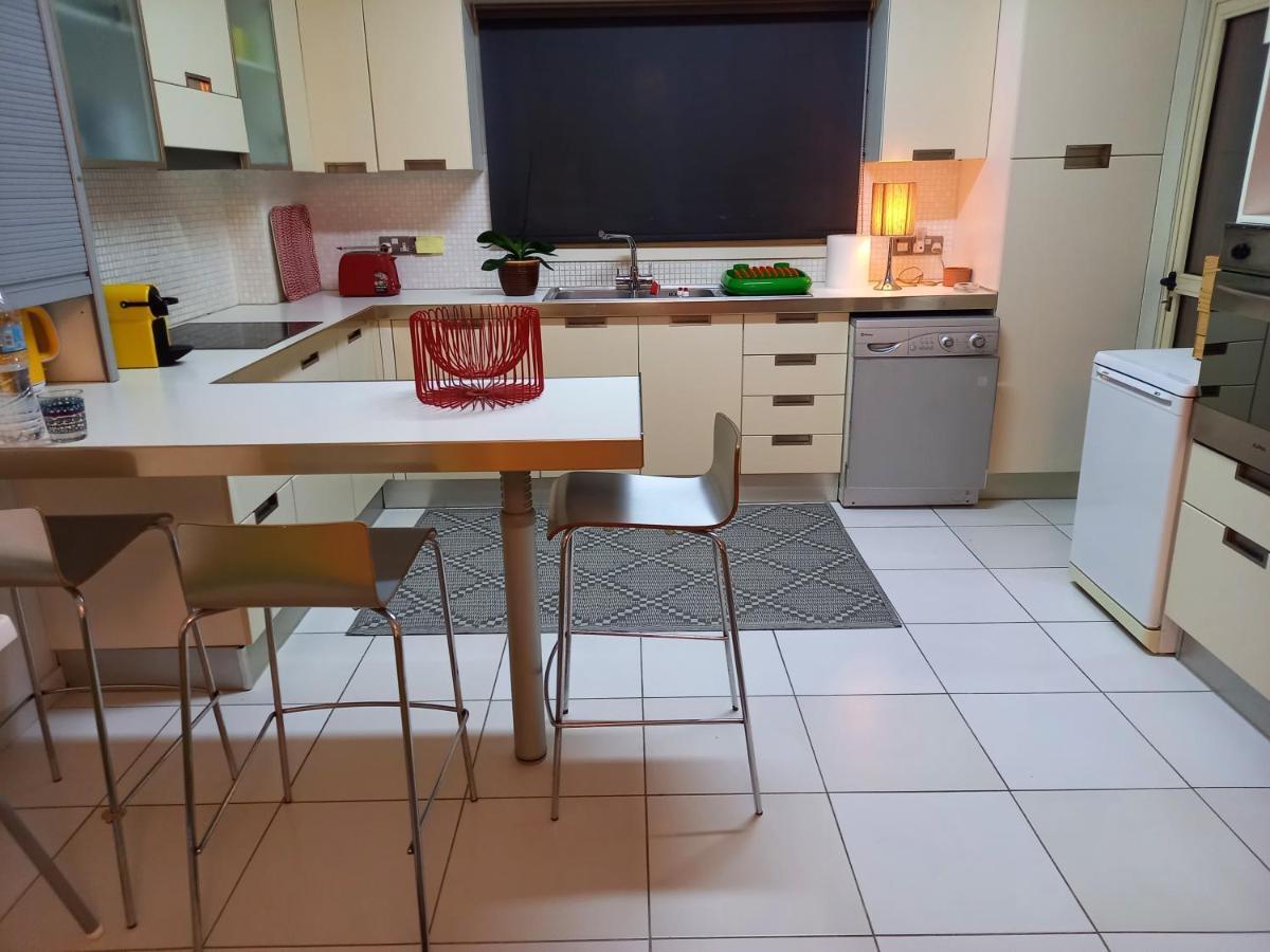 Seaside Spacious Apartment With Sea View Limassol Ngoại thất bức ảnh