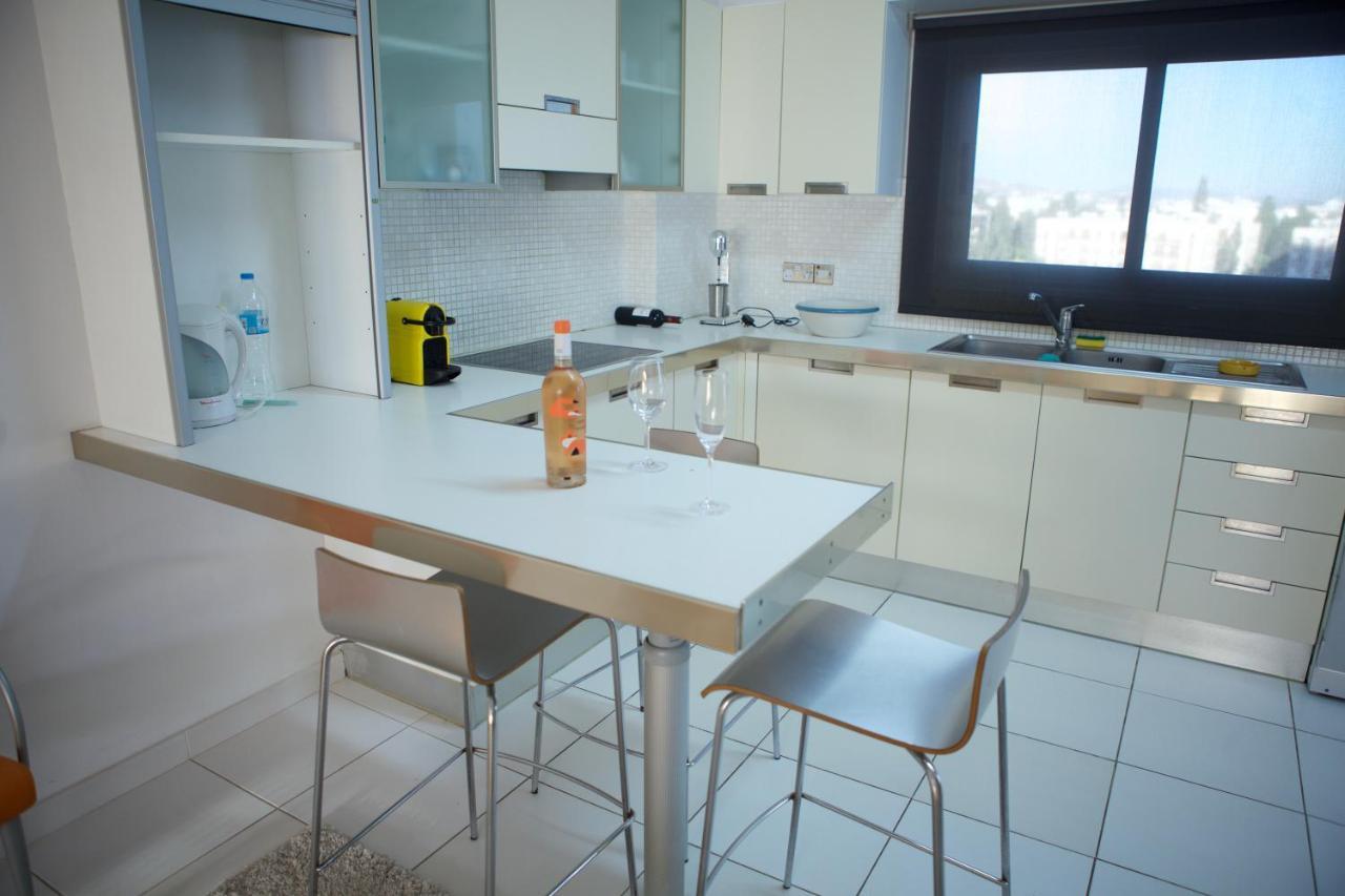 Seaside Spacious Apartment With Sea View Limassol Ngoại thất bức ảnh