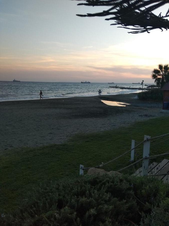 Seaside Spacious Apartment With Sea View Limassol Ngoại thất bức ảnh